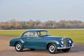 Bentley R-Type Continental Sports Saloon by Franay (1955) - als Lot 140 angeboten an der Versteigerung von RM in Paris am 4. Februar 2015