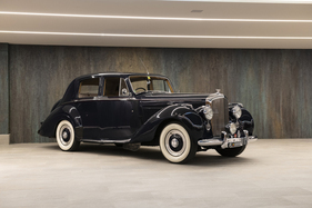 Bentley R-Type Saloon (1953) - als Lot 102 an der RM/Sotheby's "Passion for Elegance" Versteigerung am 19. Juni 2021