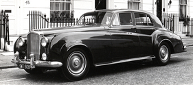 Der 1955 vorgestellte Bentley S war ebenso wie der Rolls-Royce Silver Cloud das letzte Modell der Marke mit dem alten B61-Sechszylinder. Die Entwicklung des V8 hatte da bereits begonnen.