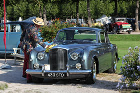 Bentley S1 Continental Coupé Park Ward (1956) - fast identische mit dem Rolls-Royce Silver Cloud, aber bei Bentley als schnelles R-Type Coupé erhältlich - Classic-Gala Schwetzingen 2018