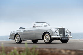 Bentley S1 Continental Drophead Coupe (1958) - als Lot 353 an der RM/Sotheby's Monterey Versteigerung am 20. August 2022