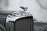 Bentley S2 Continental DHC Park Ward (1961) - Bentley-Zeichen auf dem Bug (© Daniel Reinhard, 2016) Bentley S2 Continental DHC Park Ward (1961) - Bentley-Zeichen auf dem Bug (© Daniel Reinhard, 2016)