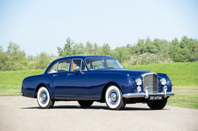Bentley S2 Continental 'Flying Spur' Saloon by H.J. Mulliner (1961) - als Lot 144 an der RM Sotheby's Cliveden House Versteigerung 2025