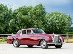 Bentley S2 Continental Flying Spur Sports Saloon (1961) - als Lot 352 angeboten an der Bonhams Goodwood Revival Versteigerung am 17. September 2022