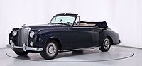 Bentley S2 Drophead Coupé par H.J. Mulliner (1960) - als Lot 007 angeboten an der Artcurial Rétromobile Paris Versteigerung am 2. Februar 2024