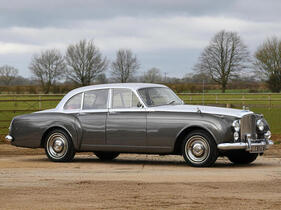 Bentley S2 Flying Spur Saloon (1962) - als Lot 106 an der Bonhams Goodwood Festival of Speed Versteigerung 2025