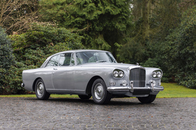 Bentley S3 Continental Coupé par H.J. Mulliner Park Ward Ltd (1963) - als Lot 210 an der Artcurial-Versteigerung anlässlich der Rétromobile Paris am 18./19. März 2022