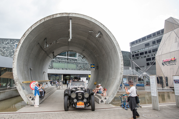 Bentley Special - Ankunft in Luzern - Peking to Paris Motor Challenge 2025