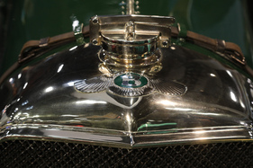 Bentley Speed Six "Old No 3" (1930) – Blick auf das Markenemblem – Rétromobile Paris 2025