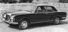 Bentley T-Series, 2-Door (1968) - bereits der Vorgänger des Corniche war mit Scheibenbremsen an allen Rädern und servounterstützter Lenkung ausgerüstet