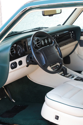 Bentley Turbo S (1995) - Fahrerarbeitsplatz mit zwei grossen Hauptinstrumenten