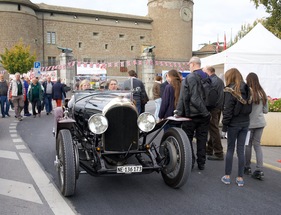 Bentley Vorkriegs-Sportwagen bei der Einfahrt - Swiss Classic British Car Meeting in Morges 2015 Bentley Vorkriegs-Sportwagen bei der Einfahrt - Swiss Classic British Car Meeting in Morges 2015