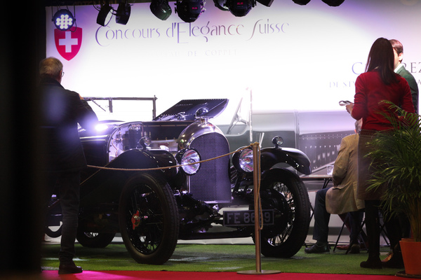 Bentley wird 2019 100 Jahre alt, hier wirbt ein Exemplar für den Concours d'Elégance Suisse - Rétromobile Paris 2019