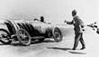 Benz 200 HP "Blitzen Benz" (1909) - Bob Burman erzielt 1911 in Daytona eine Durchschnittsgeschwindigkeit von 228,1 km/h auf der fliegenden Meile und 225,65 km/h auf dem fliegenden Kilometer – ein neuer Landgeschwindigkeitsrekord, der bis 1919 ungeschlagen bleiben wird. (© Mercedes-Benz AG, 2011) Benz 200 HP "Blitzen Benz" (1909) - Bob Burman erzielt 1911 in Daytona eine Durchschnittsgeschwindigkeit von 228,1 km/h auf der fliegenden Meile und 225,65 km/h auf dem fliegenden Kilometer – ein neuer Landgeschwindigkeitsrekord, der bis 1919 ungeschlagen bleiben wird. (© Mercedes-Benz AG, 2011)