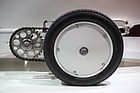 Image: Benz Blitzen-Benz (1909) - the 200 hp reached the axle via two chains - the spokes are hidden under a cover (Rétromobile 2013)