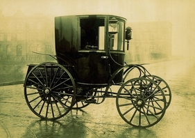 Bild Benz Coupé (1896) – wurde wie der erste Lieferungs-Wagen nach Paris geliefert.