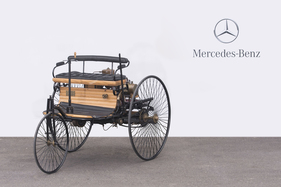 Benz Patent-Motorwagen tricycle réplique Dirk de Jager (1886) - als Lot 55 an der Artcurial Mercedes-Versteigerung in Paris am 15. Oktober 2017
