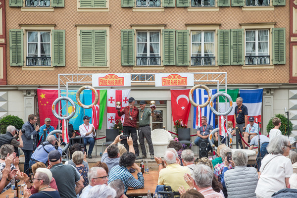 Beppi und Chris Dillier wurden Vierte insgesamt und Klassensieger - Rallye Peking Paris 2024