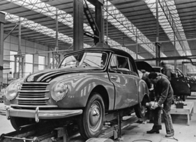 Bereits 1950 startete im DKW Werk in Düsseldorf die Produktion des DKW F 89. Die Cabrioletkarosserien kamen dabei von Karmann oder Hebmüller und wurden nur noch mit dem Rahmen mit Antrieb komplettiert
