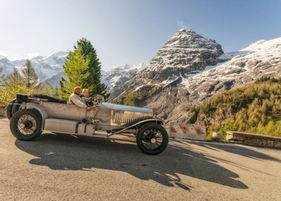 Bergab anstrengender: Talwärts müssen sich die gut 100 Jahre alten Rolls-Royce-Bremsen beweisen.