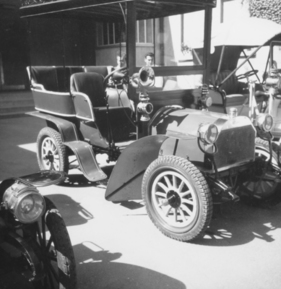 Berliet 4 Zylinder Tonneau (1902) - 8 PS Leistung waren für damalige Verhältnisse viel. Heute ist das undenkbar.
