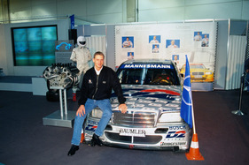 Bild Bernd Mayländer mit einem AMG Mercedes C-Klasse Rennsport-Tourenwagen auf der ATP WM im Jahr 1996