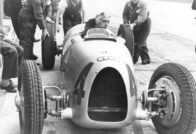 Bernd Rosemeyer beim Training zum Großen Preis von Deutschland 1936