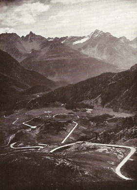 Berninastrasse - von oberhalb La Rosa bis zum Ziel des Bergrennens 1929 Berninastrasse - von oberhalb La Rosa bis zum Ziel des Bergrennens 1929