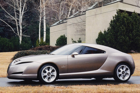 Bertone Bella (1999) – beinahe dreieckiges Seitenfenster, das optisch eine Einheit mit der Windschutzscheibe bildet