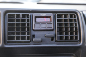 Bertone Cabrio Palinuro (1985) – Digitaluhr und Luftdüsen im Armaturenbrett