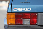 Bild: Bertone Cabrio Palinuro (1985) – Komplizierter Schriftzug eines simplen Modellnamens, grosse Rückleuchte