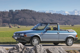 Bertone Cabrio Palinuro (1985) – vermittelt auch vor schneebedeckten Berggipfeln ein sommerliches Gefühl
