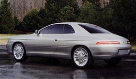 Bertone Kayak (1995) – betont niedriges Heck mit nur noch hauchzart angedeuteter Stufe und breiten, niedrigen Rückleuchten
