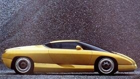 Bertone Nivola (1990) – Unterhalb der Türen sitzen Lufteinlässe in den Schwellern: links für Verbrennungsluft, rechts für Kühlluft