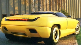 Bertone Nivola (1990) – Unterhalb der versteckten Rückleuchten sitzen Luftauslässe für den Motorraum. Nach der ersten Fahrt unter Alltagsbedingungen wurden weitere hinzugefügt