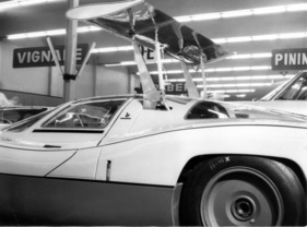 Bertone Panther (1968) - avantgardistische Konstruktion, die im Windkanal entwickelt wurde - Genfer Autosalon 1968