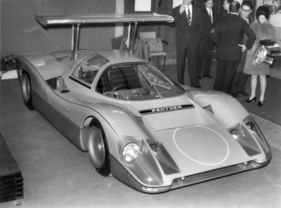 Bertone Panther (1968) - grosse Pläne für den italienischen Panther - BRM-V12-Motor oder Gasturbine, Auflage 4 Stück - Genfer Autosalon 1968