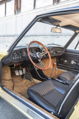 Bertone Racer Berlinetta (1970) - elegantes Interieur mit Holzlenkrad
