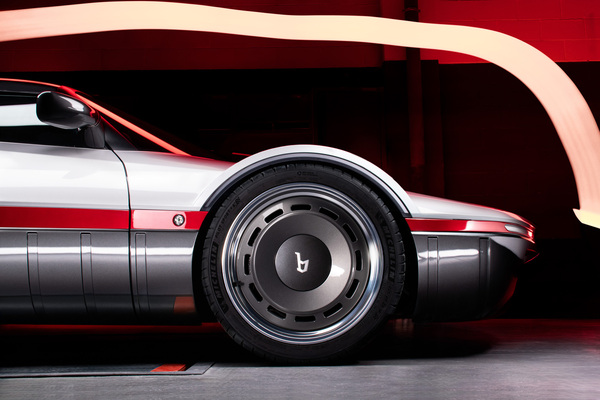 Bild: Bertone Runabout (2026) – Auch die Leichtmetallräder orientieren sich am Original, vorne 18, hinten 19 Zoll im Durchmesser