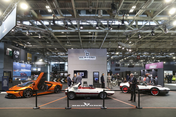 Bild: Bertone Runabout von damals und heute - Ultimate Supercar Garage anlässlich der Rétromobile Paris 2026