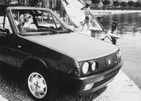 Bertone Supercabrio (1985) – die Räder nehmen Porsches Design 90 und Daimler-Benz' 8-Loch-Gullis vorweg