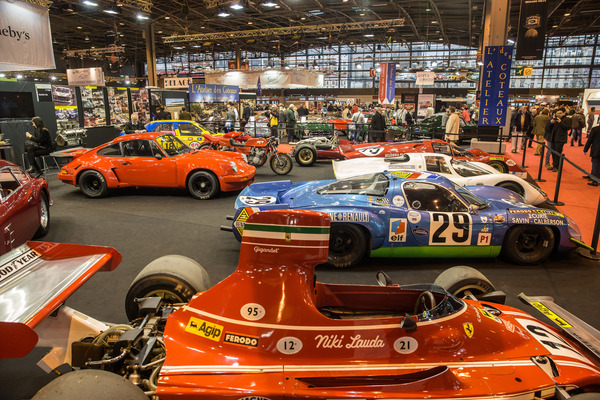 Bild Berühmte Rennwagen auf einem Händlerstnad - Rétromobile Paris 2016