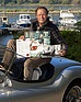 Besitzer Ingo Maas mit dem Ekberg-Jaguar samt Heritage-Zertifikat und Bildern der Hollywood-Diva Anita Ekberg