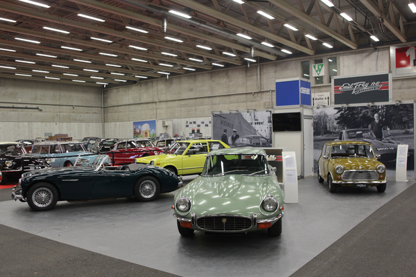 Besondere Raritäten bei Emil Frey - der Jaguar hat knapp 30'000 km auf dem Tacho - OTM Fribourg 2015