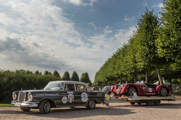 Besonders sportliche Fahrzeuge wie dieser Alfa Romeo 6C werden schon einmal auch als Gespann vorgefahren - Classic-Gala Schwetzingen 2019