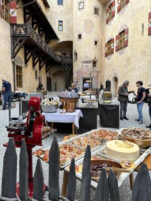 Besser als eine Stulle aus der Dose: Brotzeit vor mittelalterlicher Kulisse – Coppa delle Alpi 2024