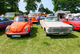 Bestseller und Rarität, zumindest hierzulande: VW Käfer Cabriolet und Plymouth Valiant Convertible – Bockhorner Oldtimermarkt 2025