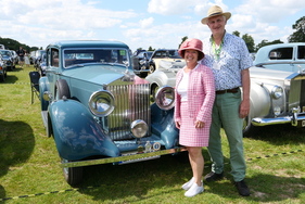 Besuch aus Deutschland: Claudia und Clemens Heddier sind aus Coesfeld mit ihrem Rolls-Royce 20:25 HP Hooper Sportsman Saloon von 1936 angereist