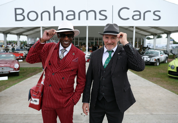 Besucher in Nadelstreifenanzügen - Goodwood Revival 2024