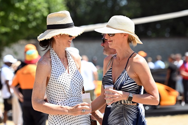 Besucher mit Hüten - Goodwood Festival of Speed 2025